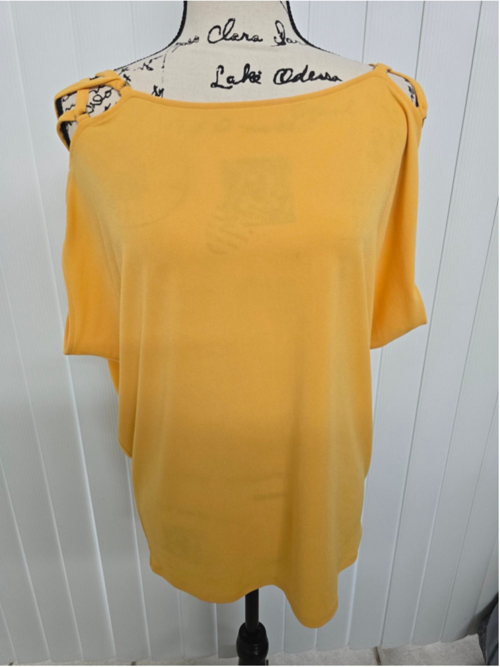 BOLD Elements Cage Cold Shoulder Top Size M NWT